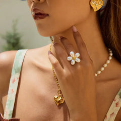 Pearl Daisy Bloom Ring