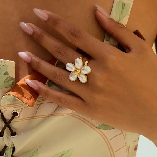 Pearl Daisy Bloom Ring